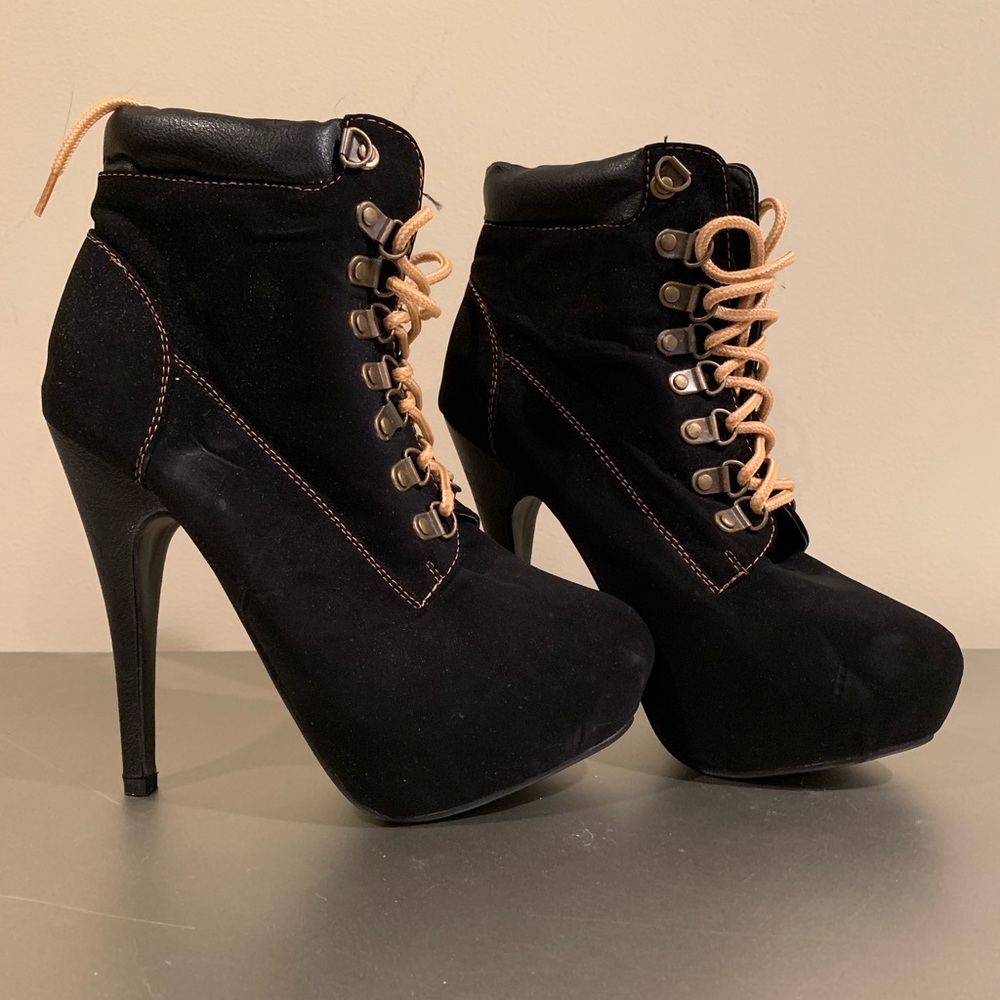 Black boots!